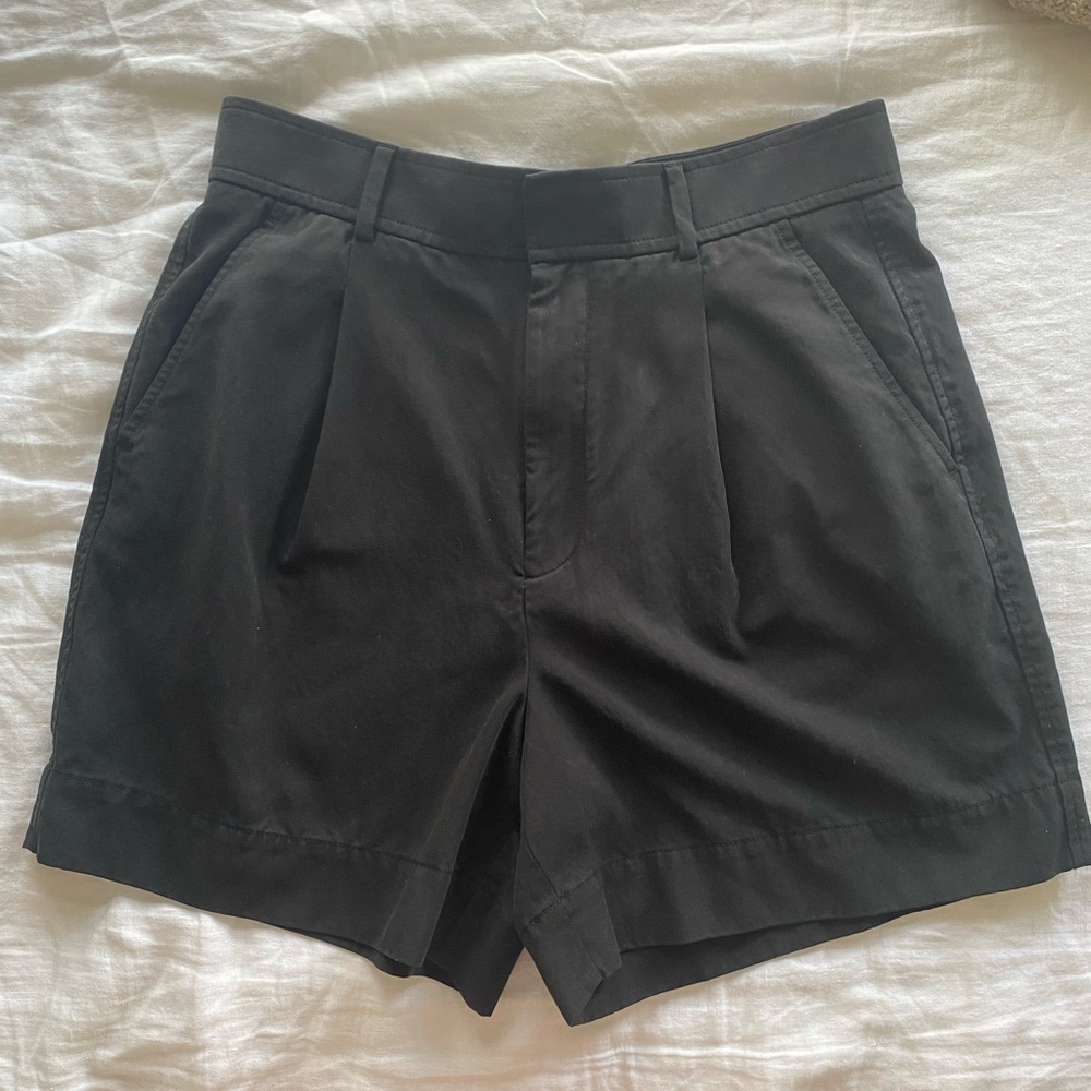 Everlane Draper Short in Buttersmooth